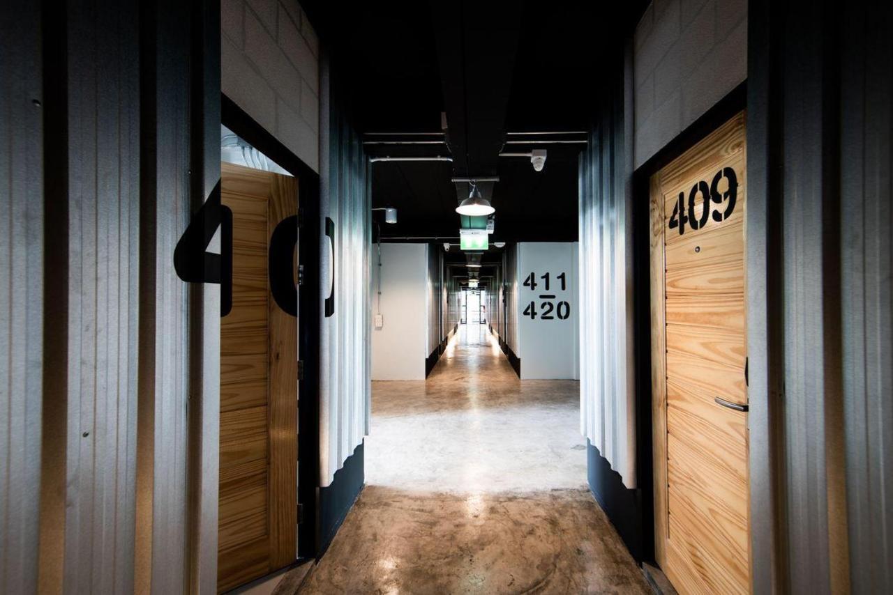 Blu Monkey Hub & Hotel Сураттхани Экстерьер фото