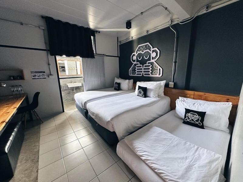 Blu Monkey Hub & Hotel Сураттхани Экстерьер фото